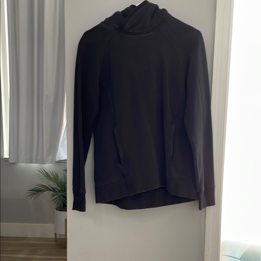 Lululemon black pull over